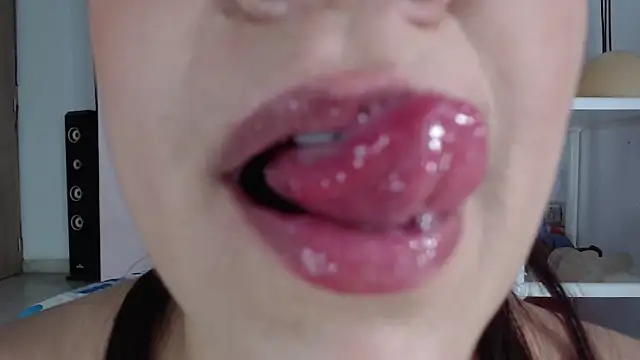 Snapshot of emiligrey_ chatting on 03.23.25 emiligrey online show from 03.23.25