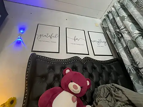 Miss Deliciousness online show from 03.26.26