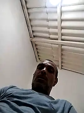 Snapshot of Henrifalcao chatting on 10.15.25 Henrifalcao online show from 10.15.25