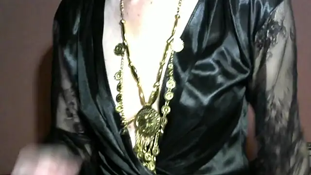 PrettyAndWild online show from 10.05.25