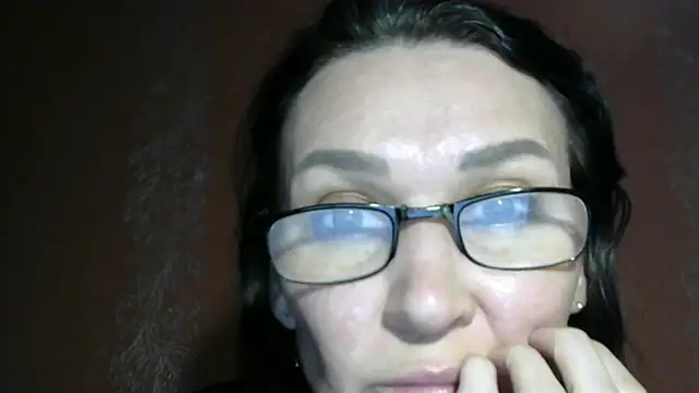 PrettyAndWild online show from 10.17.25