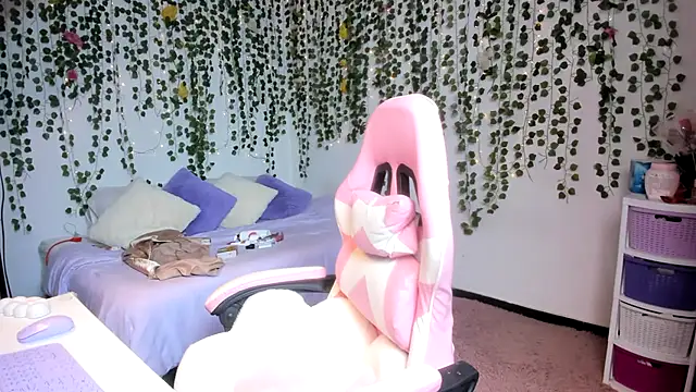 Snapshot of violeta_milleer chatting on 09.16.25 violeta milleer online show from 09.16.25