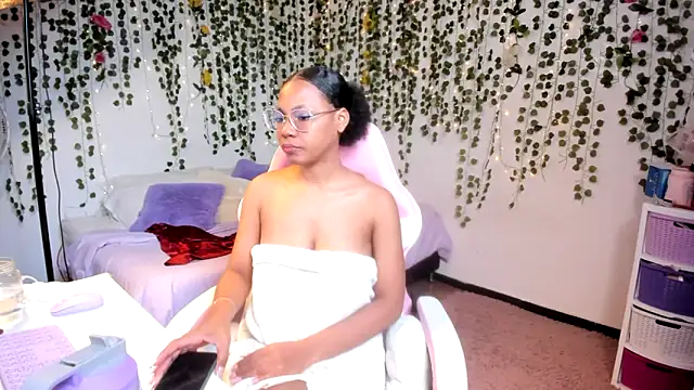 Snapshot of violeta_milleer chatting on 09.24.25 violeta milleer online show from 09.24.25