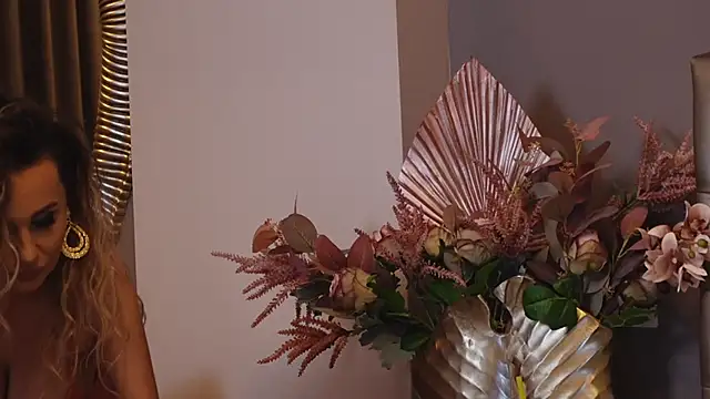 Snapshot of SharonStarr chatting on 12.04.24 SharonStarr online show from 12.04.24