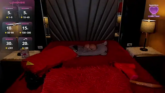 Snapshot of DevilishCharmXXX chatting on 10.21.25 DevilishCharmXXX online show from 10.21.25