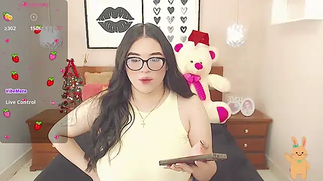 Snapshot of miss_linda_ chatting on 12.27.24 miss linda  online show from 12.27.24