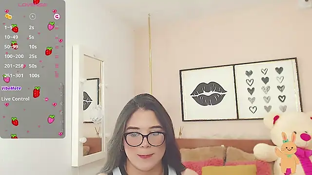 Snapshot of miss_linda_ chatting on 01.08.25 miss linda  online show from 01.08.25