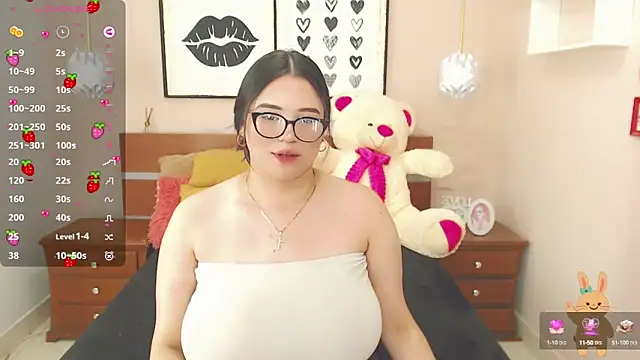 Snapshot of miss_linda_ chatting on 01.22.25 miss linda  online show from 01.22.25