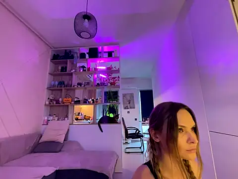  alleyesonme  online show from 11.06.25