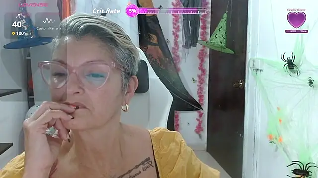 Snapshot of bety-cum2 chatting on 10.30.25 bety-cum2 online show from 10.30.25