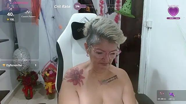 Snapshot of bety-cum2 chatting on 10.30.25 bety-cum2 online show from 10.30.25