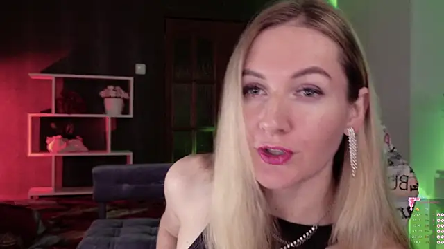 Snapshot of Hello_Lisha chatting on 10.21.25 Hello Lisha online show from 10.21.25