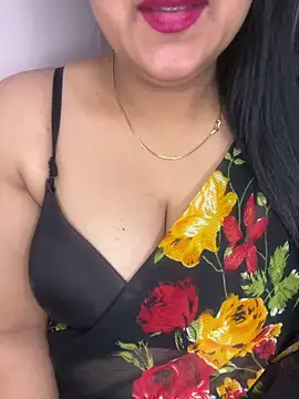 Snapshot of Zoya_Varma004 chatting on 11.25.25 Zoya Varma004 online show from 11.25.25