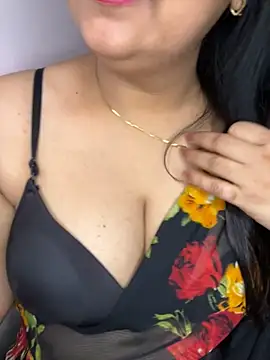 Snapshot of Zoya_Varma004 chatting on 11.28.25 Zoya Varma004 online show from 11.28.25