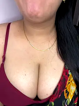 Snapshot of Zoya_Varma004 chatting on 12.14.25 Zoya Varma004 online show from 12.14.25