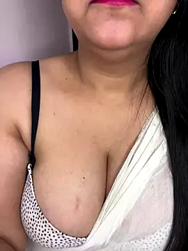 Snapshot of Zoya_Varma004 chatting on 12.21.25 Zoya Varma004 online show from 12.21.25