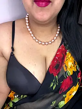 Snapshot of Zoya_Varma004 chatting on 12.22.25 Zoya Varma004 online show from 12.22.25