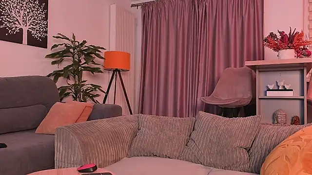 Snapshot of MayaCroft chatting on 11.18.25 MayaCroft online show from 11.18.25