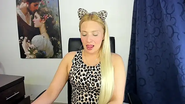 Snapshot of Martina_smth chatting on 10.14.25 Martina smth online show from 10.14.25