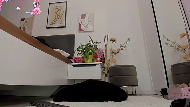 Snapshot of Almatoys chatting on 07.16.26 Almatoys online show from 07.16.26