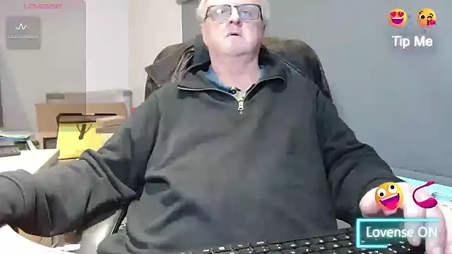 Snapshot of bigbadjon69 chatting on 01.26.25 bigbadjon69 online show from 01.26.25