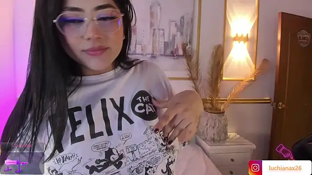 Snapshot of lucy26_ chatting on 01.18.25 lucy26 online show from 01.18.25