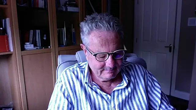 Snapshot of Oldpistolpete chatting on 06.26.26 Oldpistolpete online show from 06.26.26