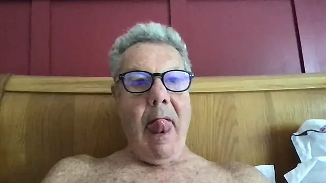 Snapshot of Oldpistolpete chatting on 07.07.26 Oldpistolpete online show from 07.07.26