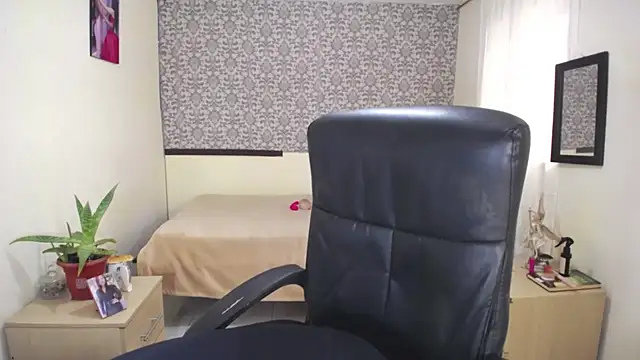 EvaFoxter online show from 04.15.26