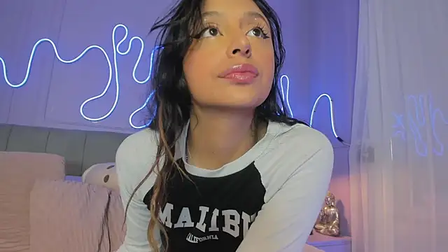 Sofly s online show from 09.09.25