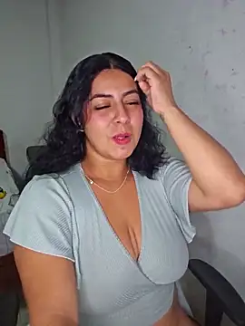 Snapshot of Mary_pinkish chatting on 02.27.25 Mary pinkish online show from 02.27.25