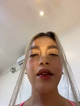 Snapshot of SexFucktoryLily chatting on 05.06.26 SexFucktoryLily online show from 05.06.26