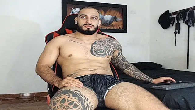 Snapshot of leonidas_18k chatting on 12.11.24 leonidas 18k online show from 12.11.24