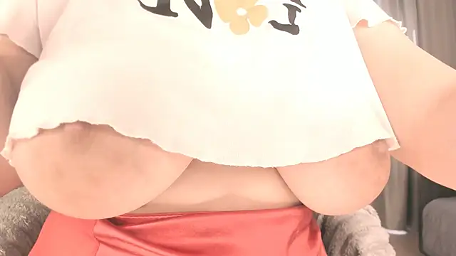 Snapshot of mia_lui chatting on 07.17.26 mia lui online show from 07.17.26
