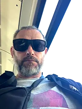 Snapshot of GHsveter chatting on 09.21.25 GHsveter online show from 09.21.25