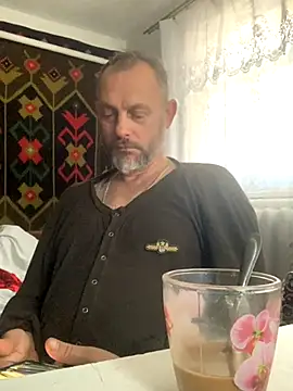 Snapshot of GHsveter chatting on 10.27.25 GHsveter online show from 10.27.25