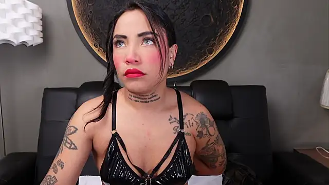 Snapshot of miss_vaiolette chatting on 06.27.26 miss vaiolette online show from 06.27.26