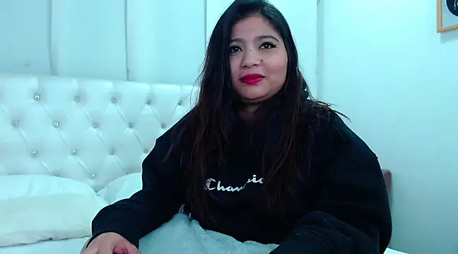Snapshot of annylouis chatting on 12.27.24 annylouis online show from 12.27.24