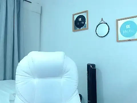 Snapshot of annylouis chatting on 01.26.25 annylouis online show from 01.26.25