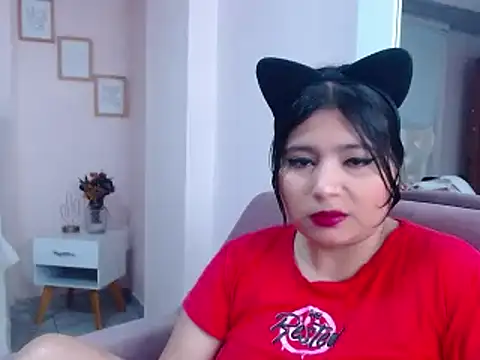 Snapshot of annylouis chatting on 02.11.25 annylouis online show from 02.11.25