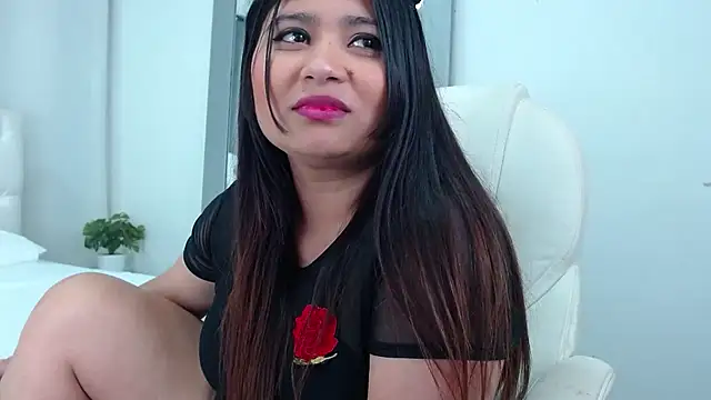Snapshot of annylouis chatting on 02.18.25 annylouis online show from 02.18.25