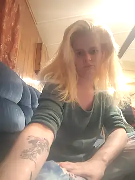 Snapshot of BadAssBitchMakayla chatting on 12.03.25 BadAssBitchMakayla online show from 12.03.25