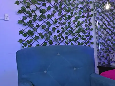 Snapshot of AnnyMilet_ chatting on 09.15.25 AnnyMilet online show from 09.15.25