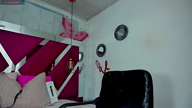 Penelope Tits online show from 12.12.24