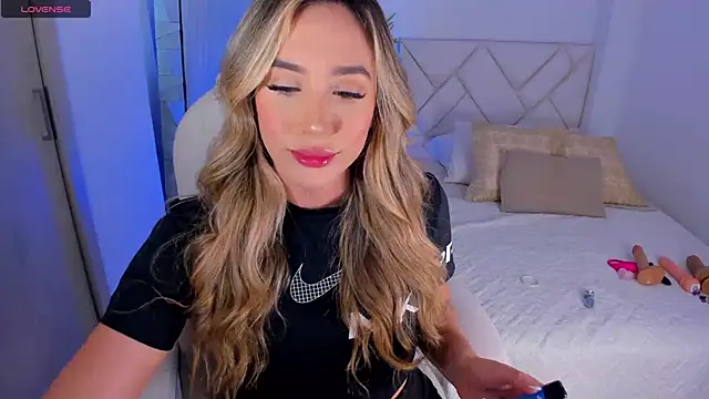 NiaBennet  online show from 01.08.25