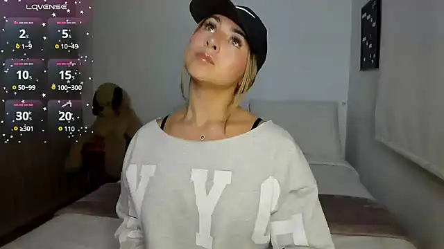 sophi mooreno online show from 10.28.25