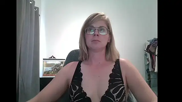 SavannaGirly online show from 02.17.25