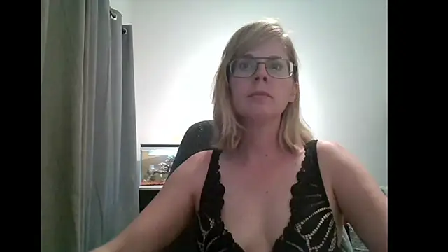 SavannaGirly online show from 02.17.25
