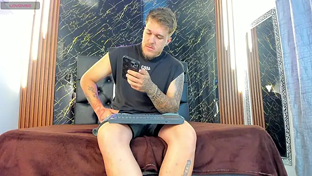 Snapshot of keane_lee chatting on 09.24.25 keane lee online show from 09.24.25