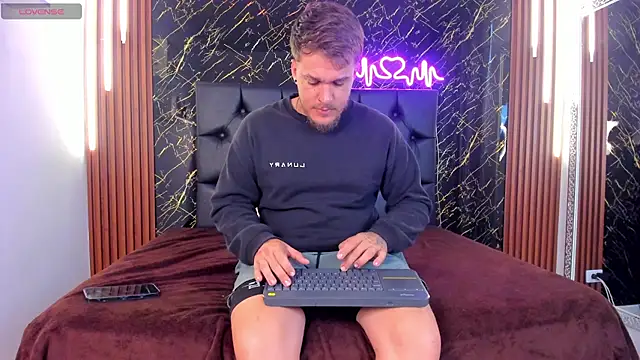 Snapshot of keane_lee chatting on 09.25.25 keane lee online show from 09.25.25